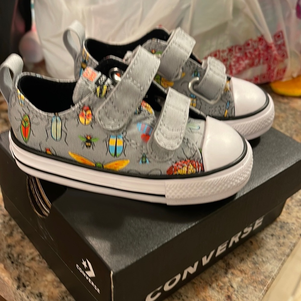 Converse Chuck Taylor Bug’s World